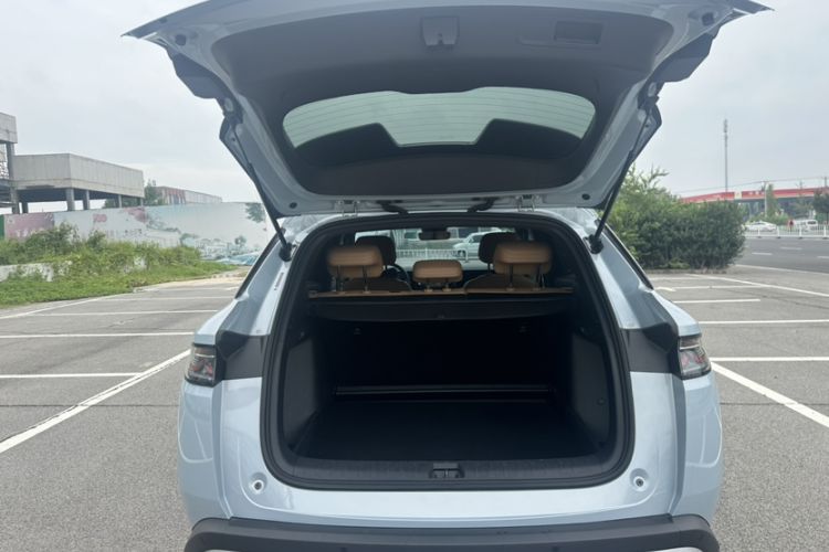 Used BYD Song L DM-i 2024 112 km Leading Edition
