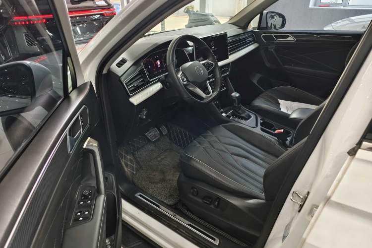 Used Volkswagen Tiguan L 2022 330TSI Automatic Two-Wheel Drive R-Line Enhanced Edition
