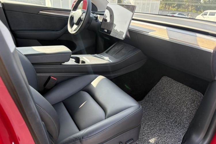 Used Tesla Model Y 2021 Long-Range All-Wheel-Drive Version
