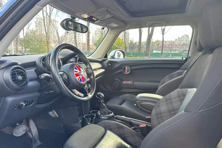 Used  MINI 2016 1.5T COOPER
