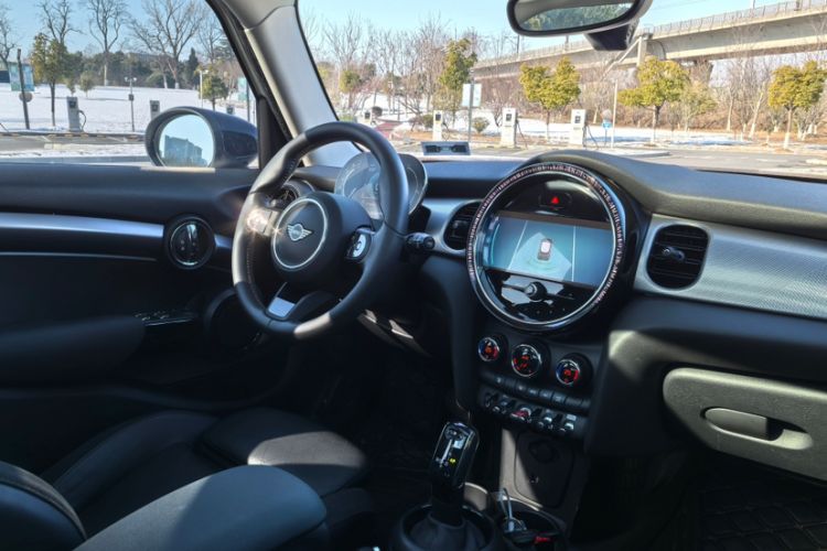 Used  MINI 2022 Updated 1.5T COOPER Artist Five-Door Edition
