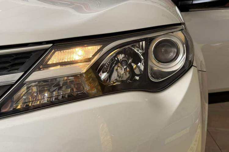 Used Toyota RAV4 2015 2.0L CVT Two-Wheel Drive Fashion Edition