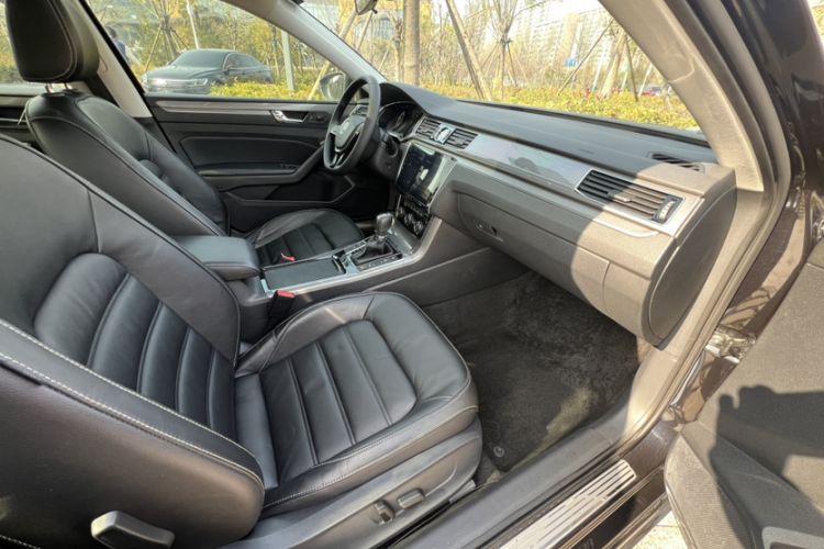 Used Volkswagen Passat 2017 330TSI DSG Luxury Edition
