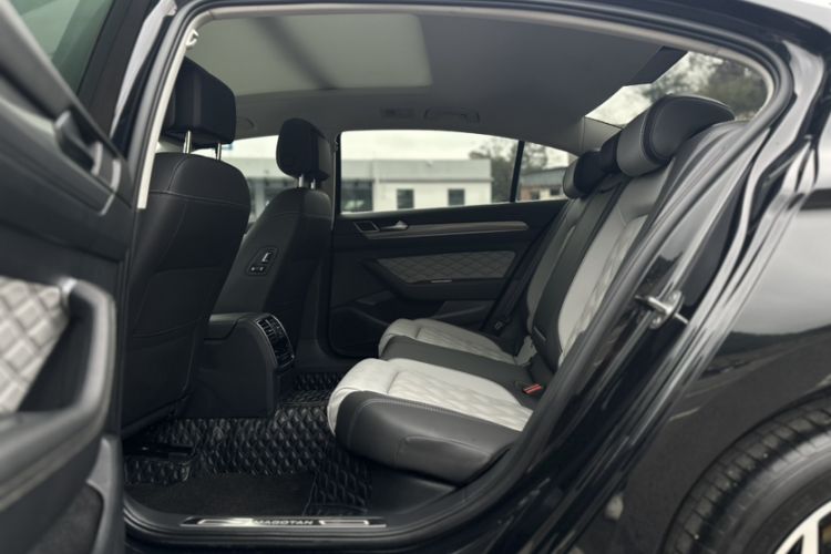 Used Volkswagen Magotan 2023 2 Million Units Limited Edition 330TSI DSG Leading Version
