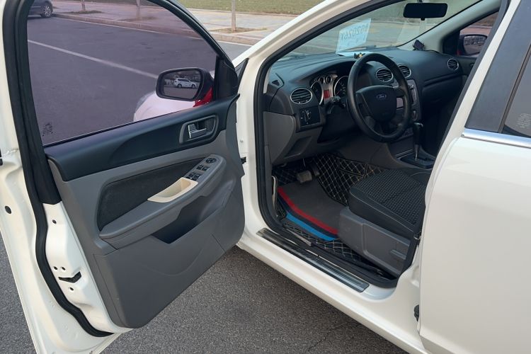 Used Ford Focus 2013 Hatchback Classic 1.8L Automatic Base Model