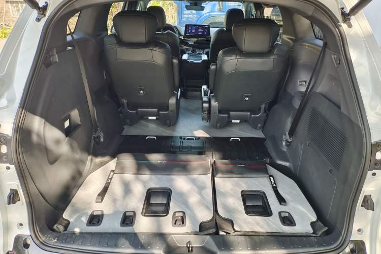 Used Toyota Sienna 2023 2.5L Hybrid Deluxe Edition