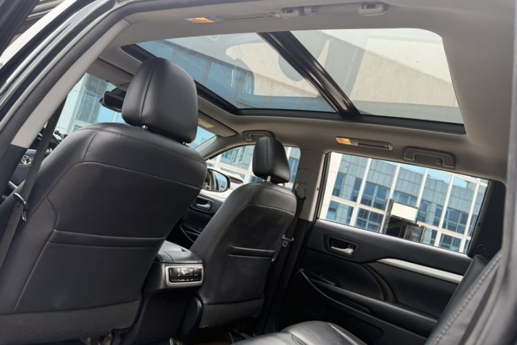 Used Toyota Highlander 2018 2.0T Four-Wheel Drive Luxury Edition 7 Seats China V Emission Standard
