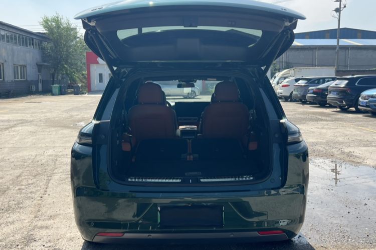 Used Li Auto L8 2023 Pro Model
