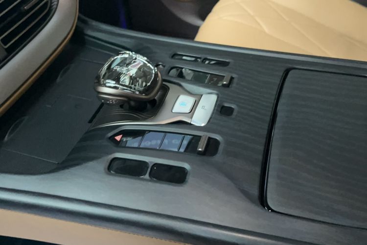 Used Denza D9 2022 DM-i 970 Four-Wheel Drive Flagship Model