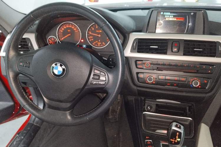 Used BMW 3 Series 2015 316Li Fashion Model
