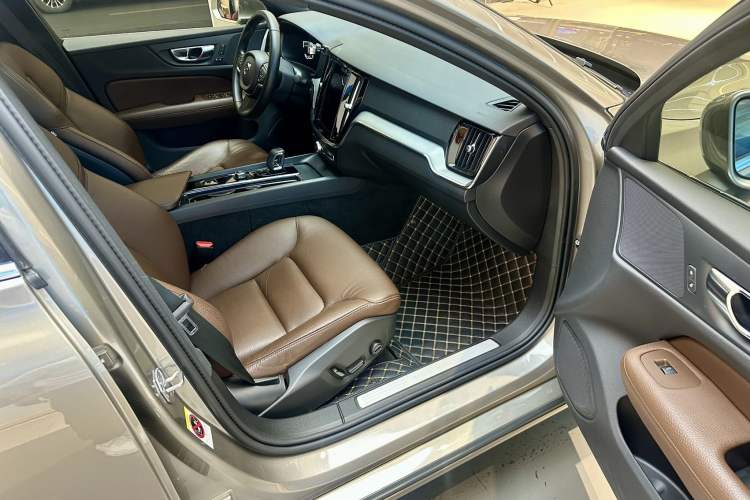 Used Volvo S60 2022 B4 Zhiyi Luxury Edition