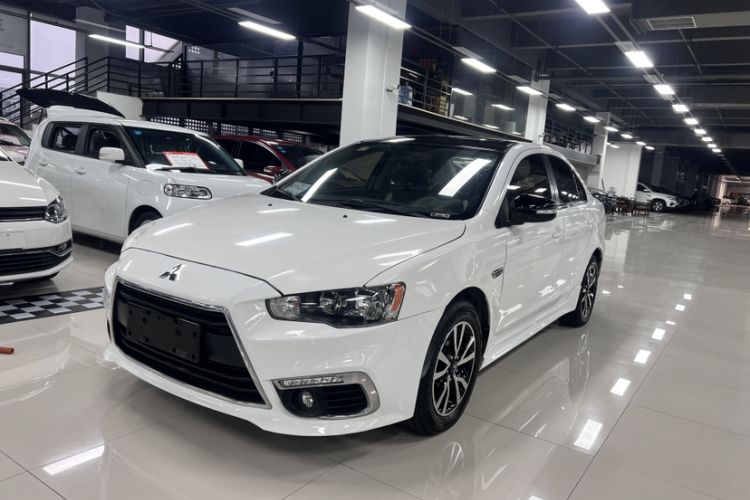 Used Mitsubishi Lancer EX 2016 1.8L Manual Black-and-White Retro Edition
