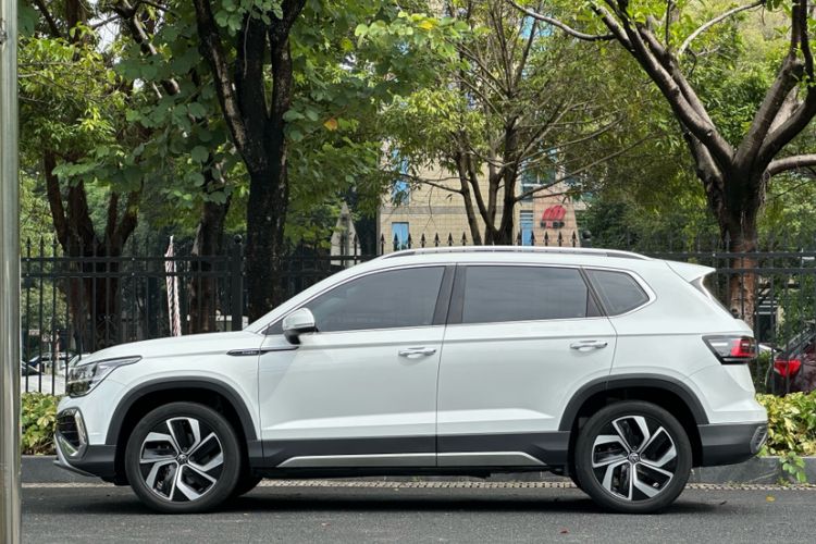 Used Volkswagen Tharu 2023 300TSI Two-Wheel-Drive Full Moon Edition
