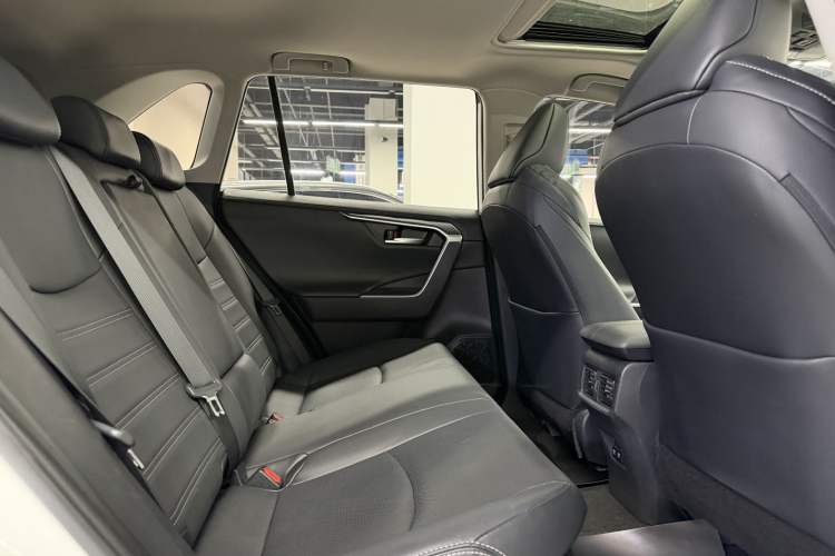 Used Toyota Wildlander 2020 Dual-Engine 2.5L E-CVT Two-Wheel Drive Prestige Edition
