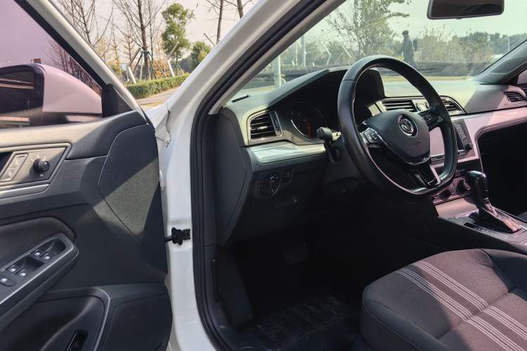 Used Volkswagen Lamando 2017 230TSI DSG Fashion Edition
