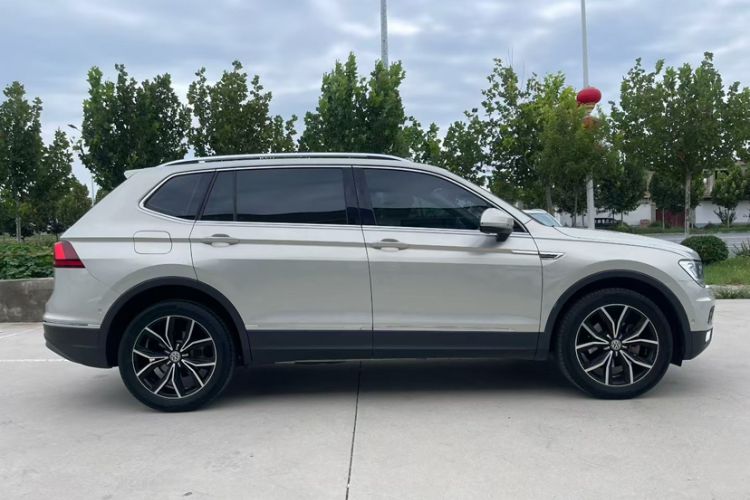 Used Volkswagen Tiguan L 2019 Revised 330TSI Automatic Two-Wheel Drive Smart & Luxury Edition China VI Standard
