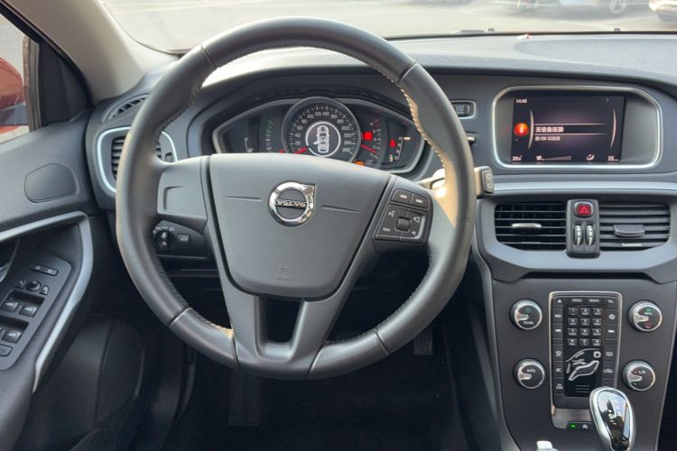 Used Volvo V40 2017 T3 Smart Edition