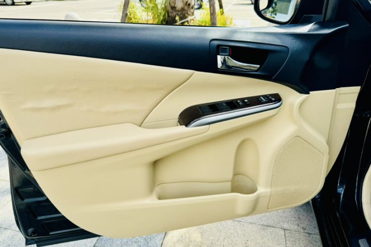 Used Toyota Camry 2016 2.0E 10th Anniversary Elite Edition
