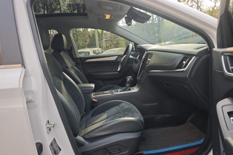 Used Roewe RX5 New Energy 2017 eRX5 50T Hybrid Connected Prestige Flagship Edition
