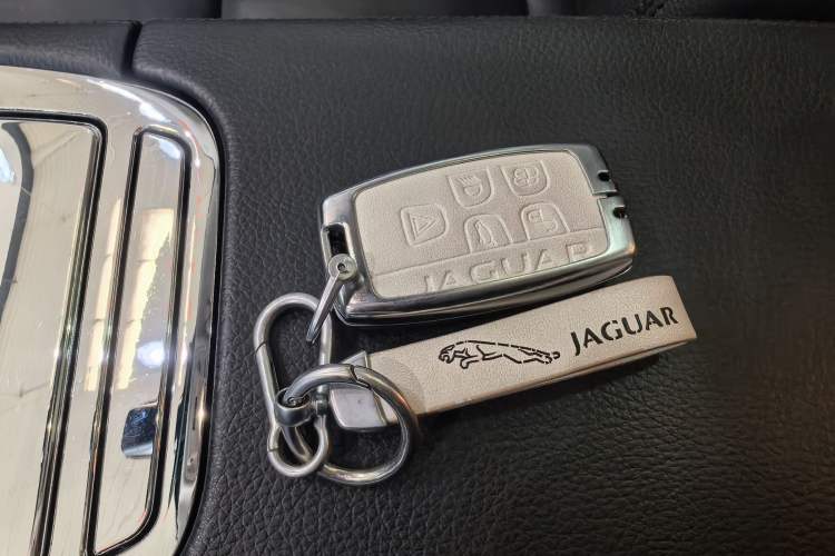 Used Jaguar XJ 2016 XJL 2.0T Two-Wheel-Drive Elegant Business Edition
