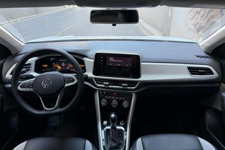 Used Volkswagen T-ROC 2024 300TSI DSG Two-Wheel-Drive Chen Guang Edition
