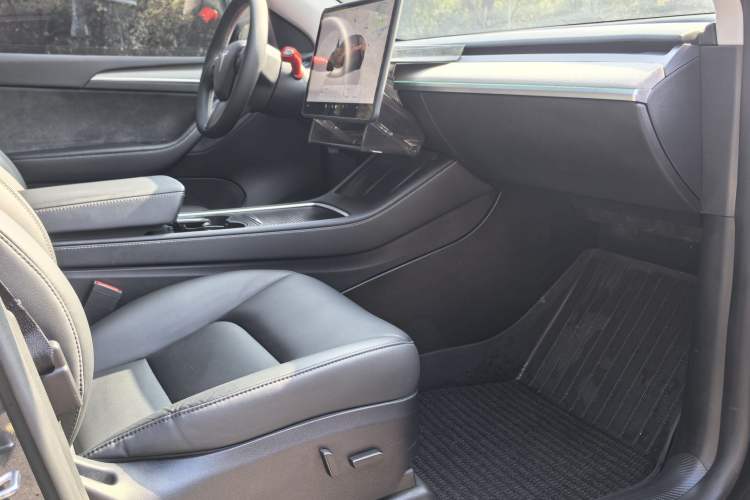 Used Tesla Model Y 2024 Long-Range All-Wheel-Drive Version