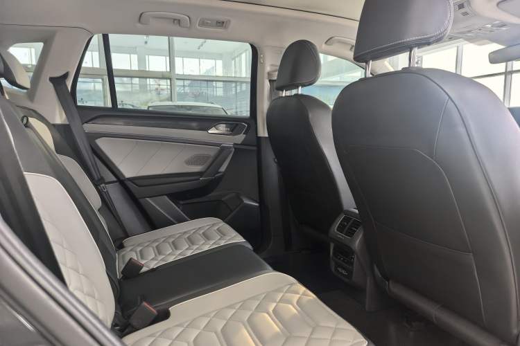 Used Volkswagen Tayron 2023 280TSI Two-Wheel-Drive Luxury Plus Advanced Version
