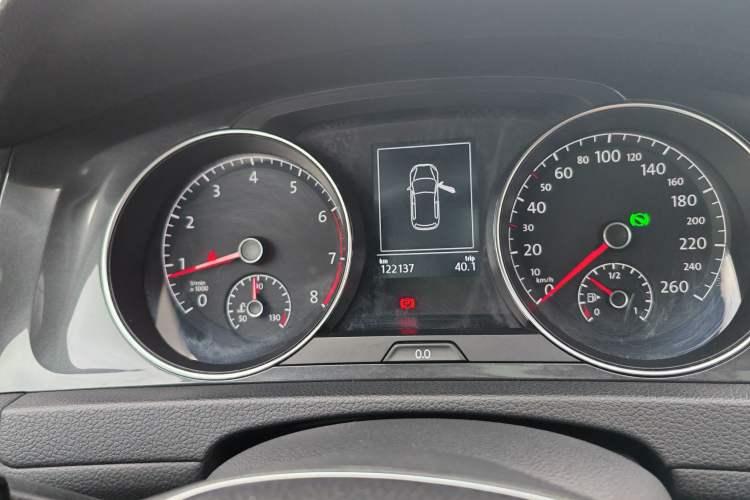 Used Volkswagen Golf 2017 1.6L Automatic Comfort Million-Vehicle Anniversary Edition
