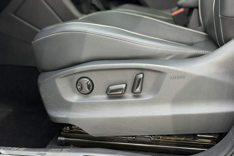 Used Volkswagen Tiguan L 2021 330TSI Automatic Two-Wheel Drive R-Line Flagship Edition
