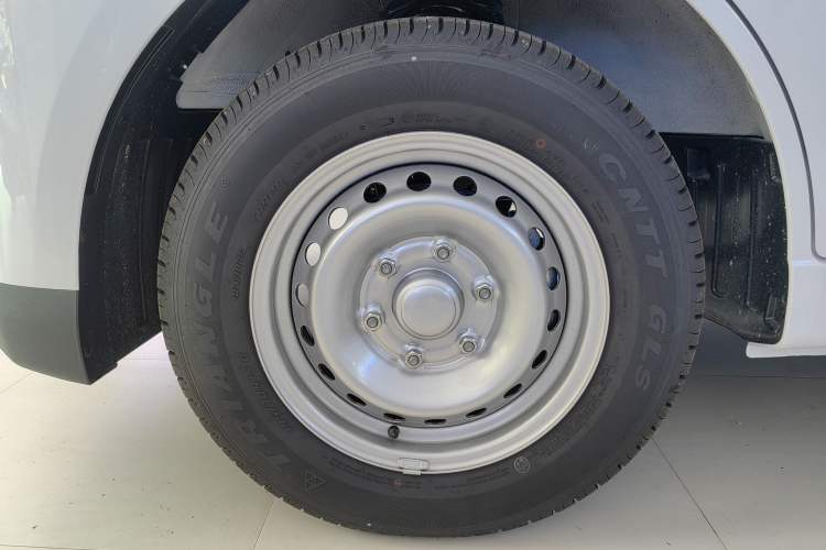 Used Wuling Yangguang 2024 300KM Comfort Version Passenger Van 75kW
