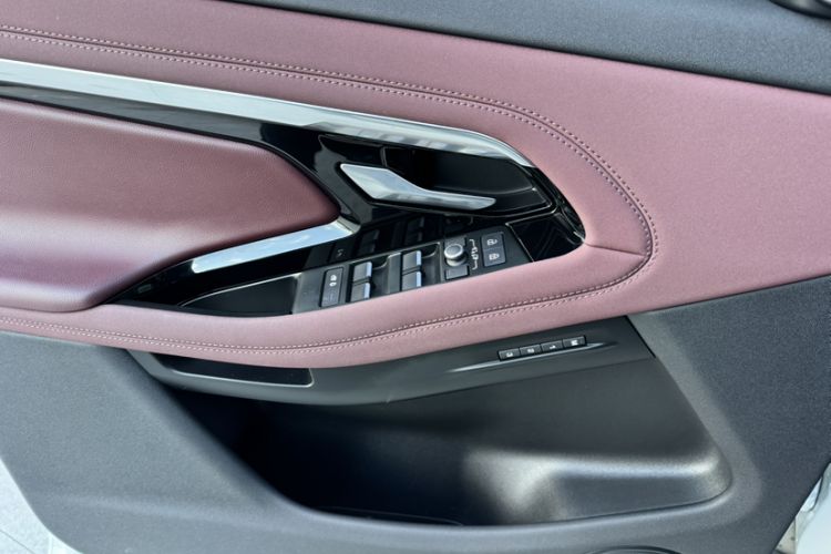 Used Land Rover Range Rover Evoque 2022 Facelifted Aurora L 249 PS R-Dynamic Luxury Edition
