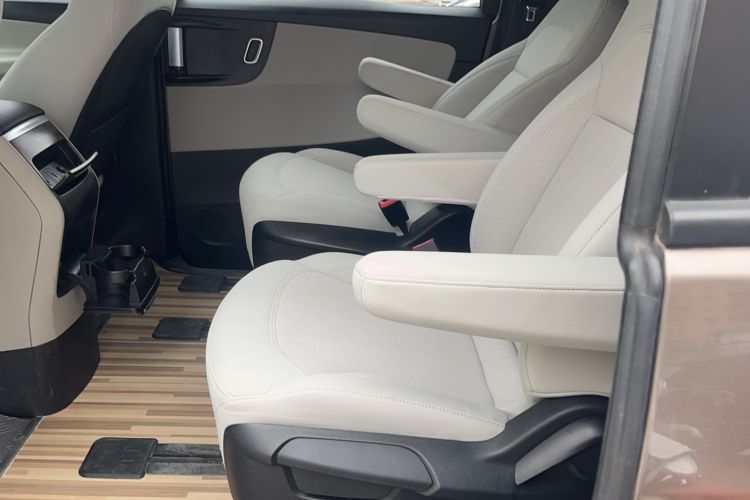 Used Huasong 7 2015 2.0T automatic comfort version
