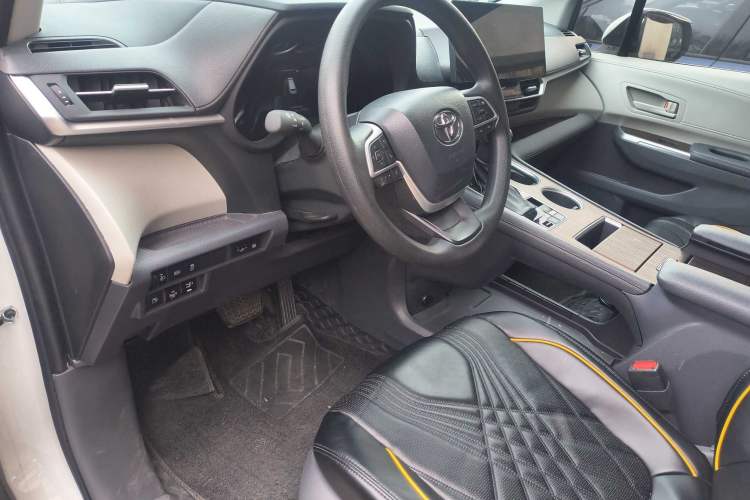 Used Toyota Sienna 2023 2.5L Hybrid Comfort Edition
