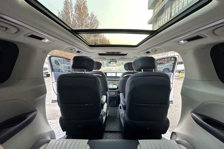 Used SAIC MAXUS G90 2022 2.0T Xingyun Seven-Seater Version
