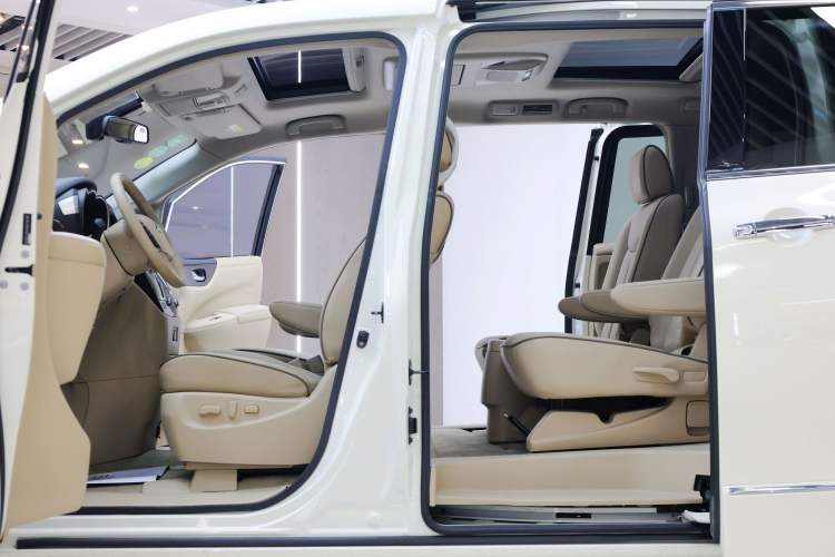 Used Nissan Quest 2015 3.5L SL
