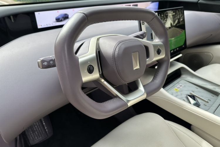 Used  12 2025 Ultra Extended-Range Edition
