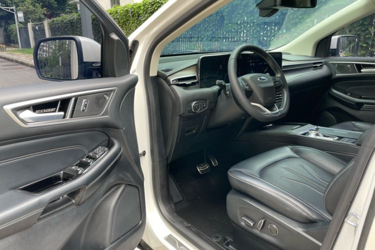 Used Ford Edge 2021 PLUS EcoBoost 245 Two-Wheel-Drive Titanium 7-Seater
