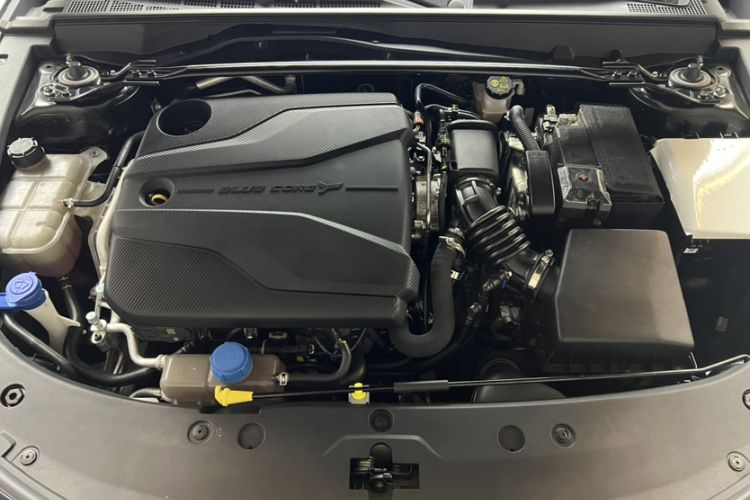 Used Changan UNI-V 2023 1.5T Prestige Model
