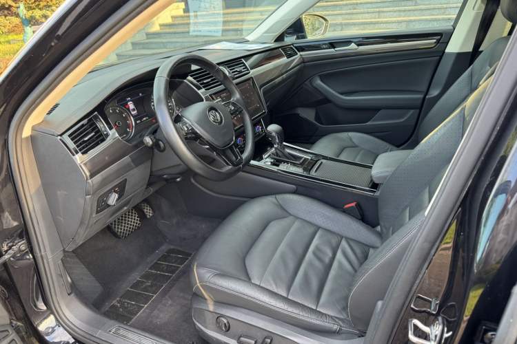 Used Volkswagen Phideon 2018 Revised Version 380TSI Two-Wheel Drive Business Edition
