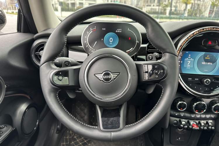 Used MINI MINI 2022 Updated 2.0T COOPER S Artist