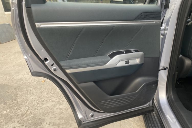 Used  G318 2024 Four-Wheel-Drive Air Suspension Model