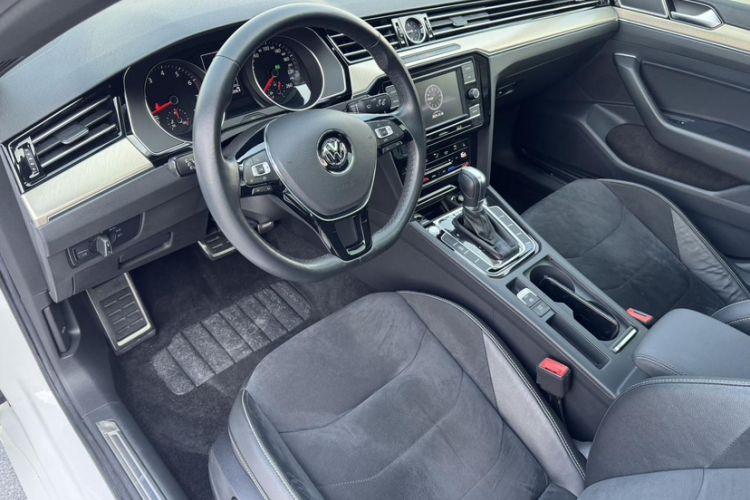 Used Volkswagen FAW-Volkswagen CC 2020 330TSI Huayan Edition China VI Standard
