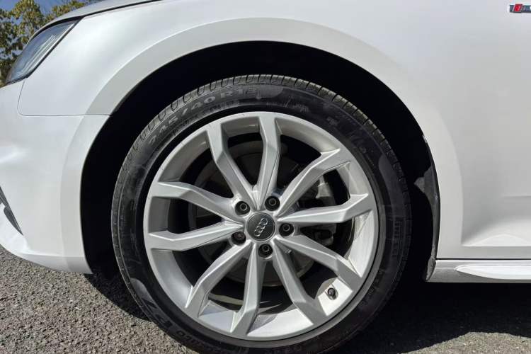 Used Audi A4L 2018 30th Anniversary Edition 40 TFSI Fashion Model
