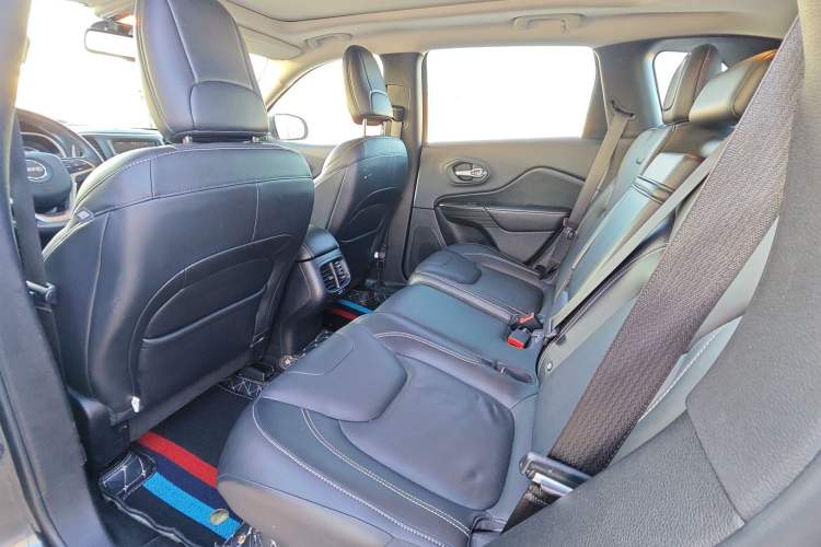 Used Jeep Cherokee 2016 2.0L Superior Edition
