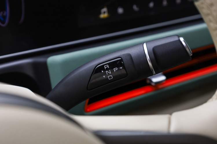 Used ORA Good Cat 2023 401 km Standard Range Luxury Version Lithium Iron Phosphate
