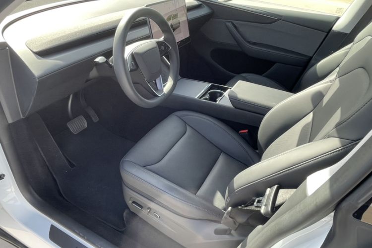 Used Tesla Model Y 2025 Rear-Wheel-Drive Version