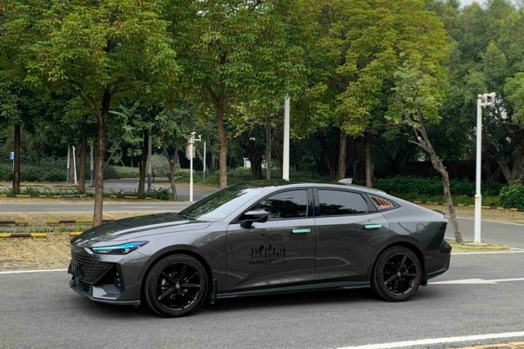 Used Changan UNI-V 2023 1.5T Prestige Model
