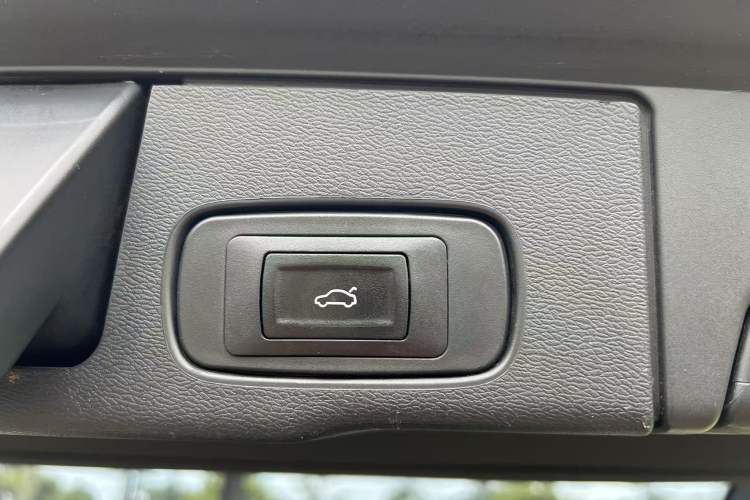 Used Volvo XC60 2019 T5 4x4 Smart Edition China V Standard