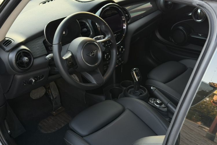 Used  MINI 2022 1.5T COOPER Classic Edition
