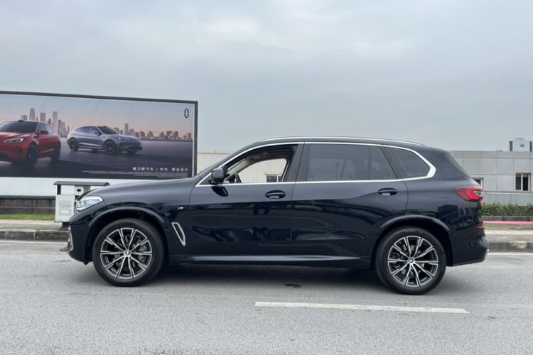 Used BMW X5 2022 Restyled xDrive 30Li Luxury Version M Sport Package
